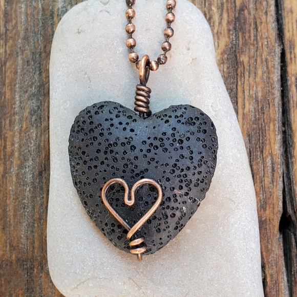 Necklace Copper Wire Wrapped Heart Shaped Lava Stone Essential Oil Diffuser - Picture 2 of 5